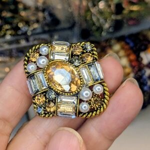 695 Elegant Gold and Silver Brooch with Pearls